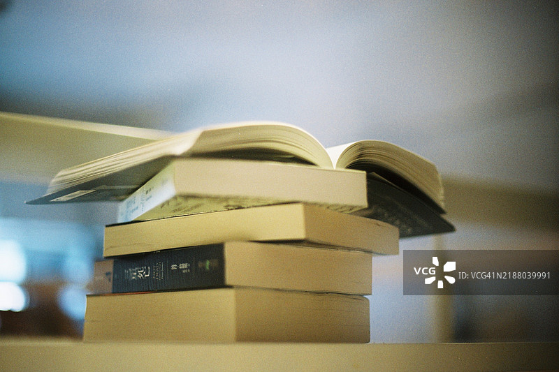 打开的书图片素材