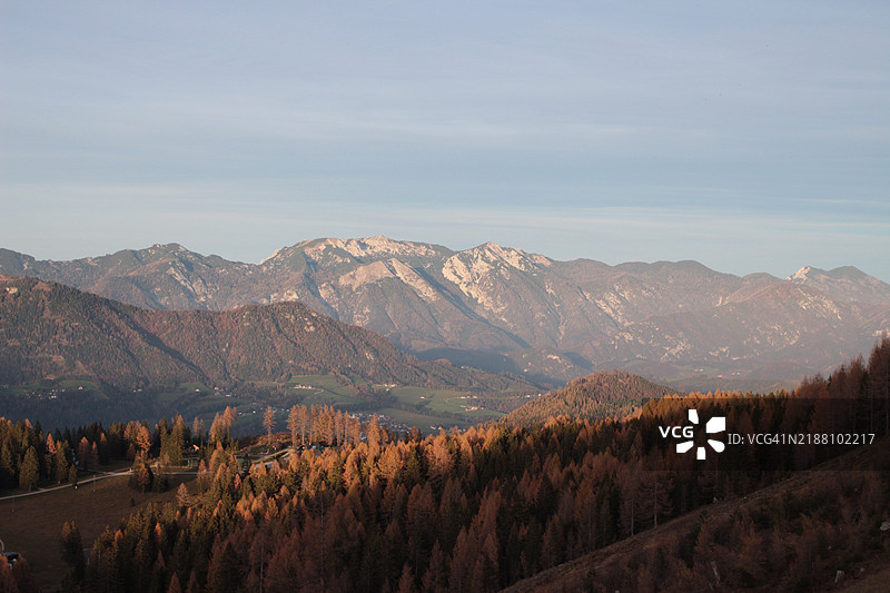奥地利亨特斯托德的山脉与天空的美丽景色图片素材