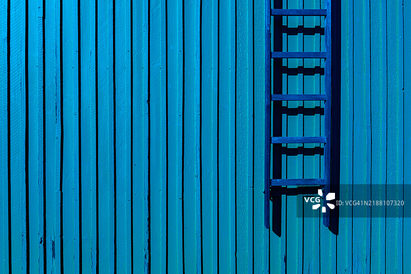 蓝色墙壁的全景拍摄图片素材