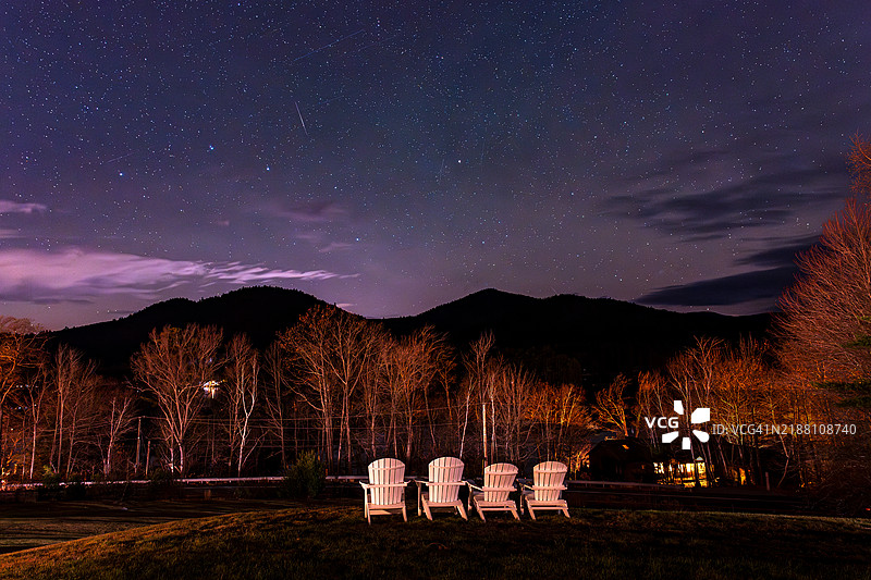 新罕布什尔州夜空下的树木美景， 美国图片素材