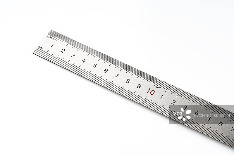 白色背景上的钢尺图片素材