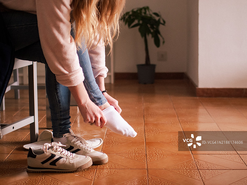 女人穿袜子图片素材