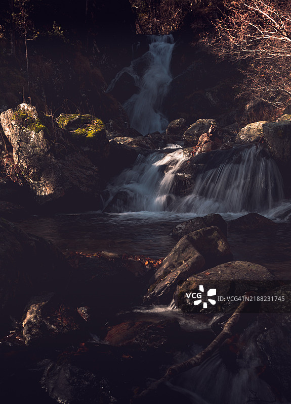 安道尔拉马萨纳的瀑布特写图片素材