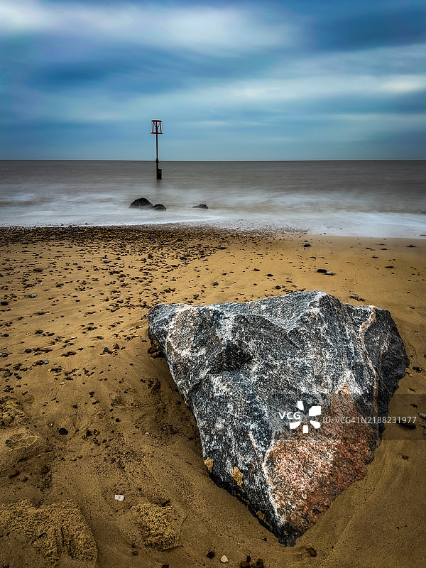英国大雅茅斯的海滩美景与天空相映成趣图片素材