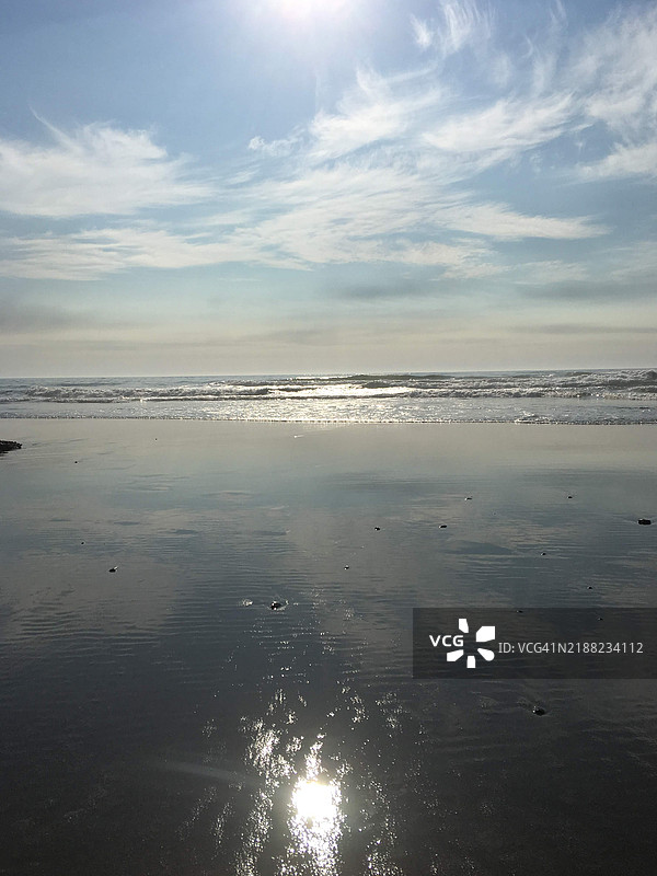 海洋与天空的美丽景色，林肯市，俄勒冈州，美国图片素材