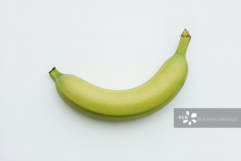 一根绿色香蕉果实孤立在白色背景上图片素材