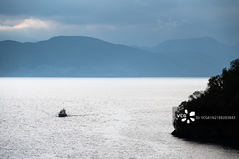 苏格兰德拉姆纳德罗希特的尼斯湖阴郁场景图片素材