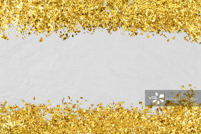 灰色纸张上的金色闪光纹理作为背景，留有空白位置。图片素材