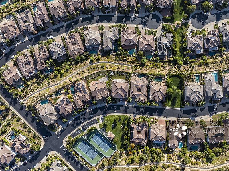 洛杉矶圣费尔南多社区的鸟瞰图。图片素材