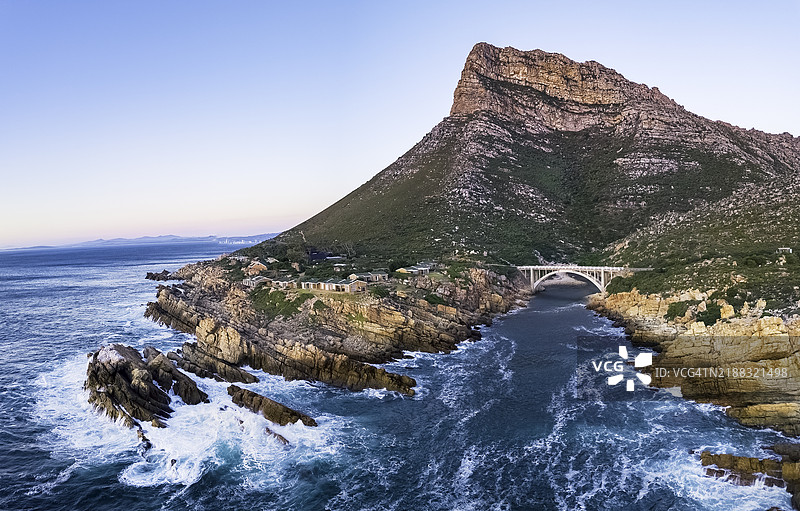 斯廷布拉斯河峡谷和桥图片素材