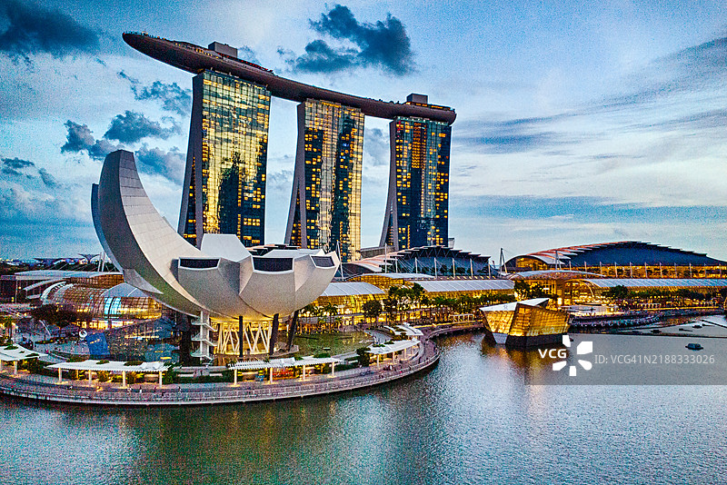 新加坡，滨海湾金沙和艺术科学博物馆图片素材
