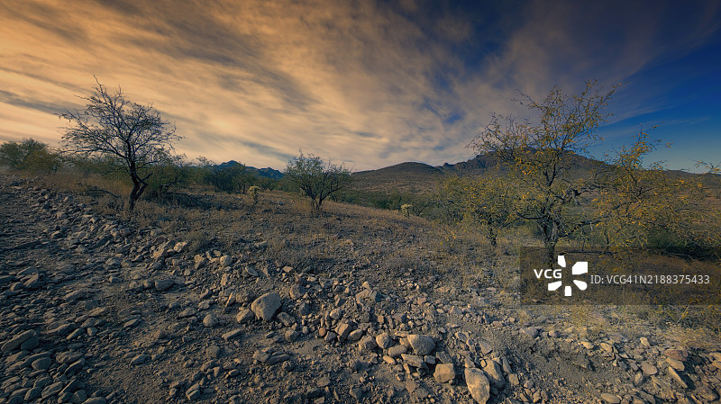 图马卡科里山脉的日落骑行图片素材
