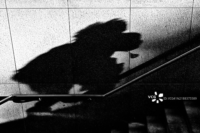 楼梯上的有趣阴影图片素材