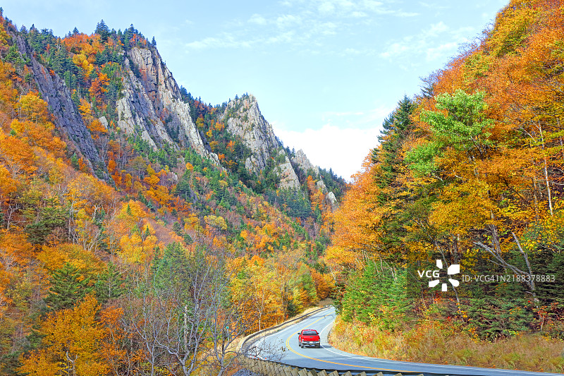 新罕布什尔州迪克斯维尔峡谷的秋天图片素材