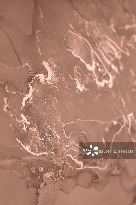 优雅的铜棕色酒精墨水画作，创造出惊艳的抽象纹理图片素材