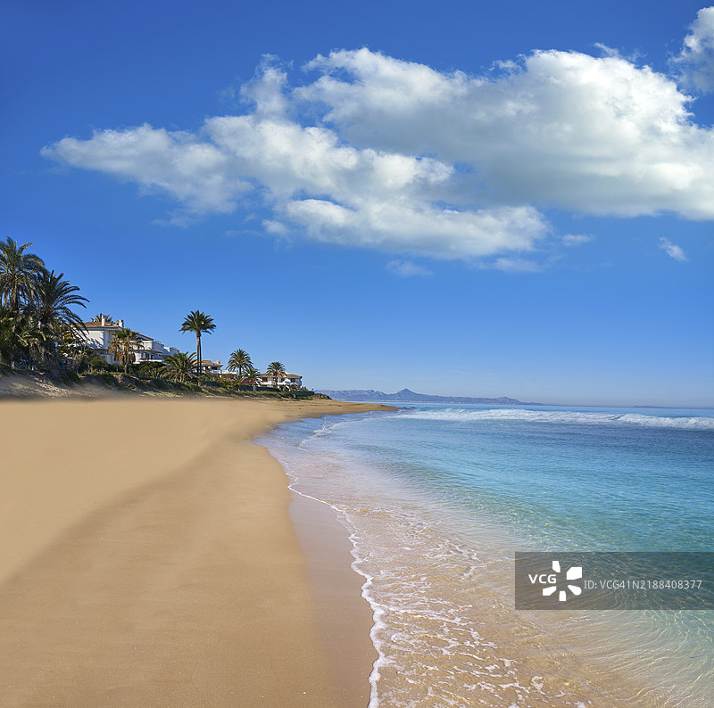 西班牙阿利坎特的德尼亚马里纳斯莱斯博韦特斯海滩图片素材