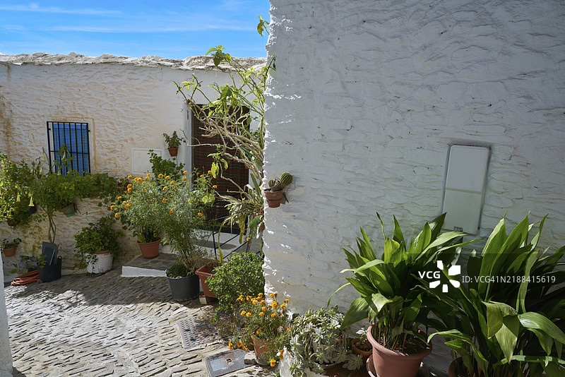 西班牙安达卢西亚的潘帕内拉村格拉纳达的阿尔普哈拉斯街图片素材