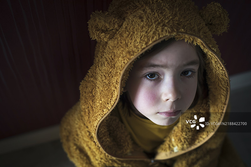 伤心孤独沮丧的孩子图片素材