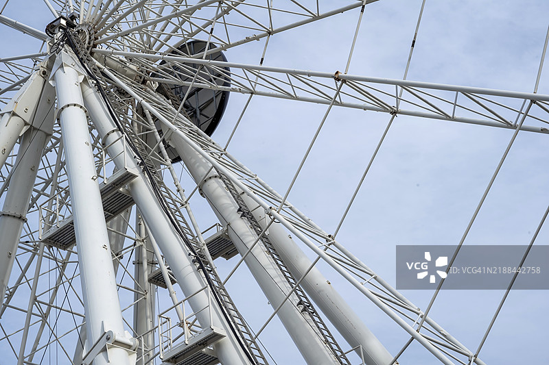 大型钢铁摩天轮的细节视图图片素材