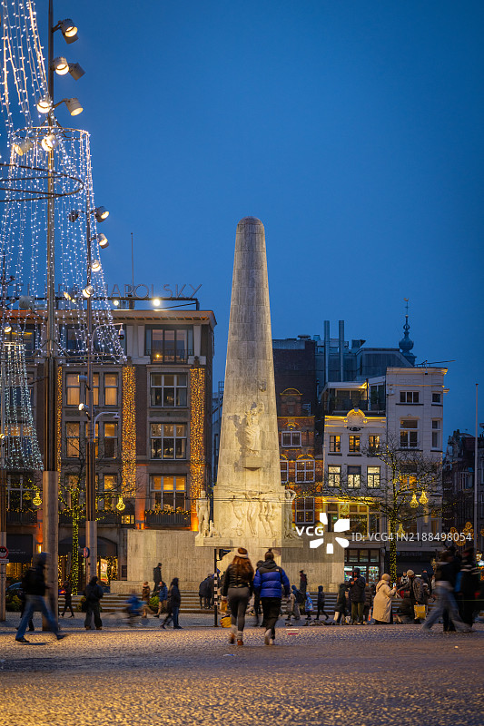 阿姆斯特丹的国家纪念碑在黄昏时分图片素材