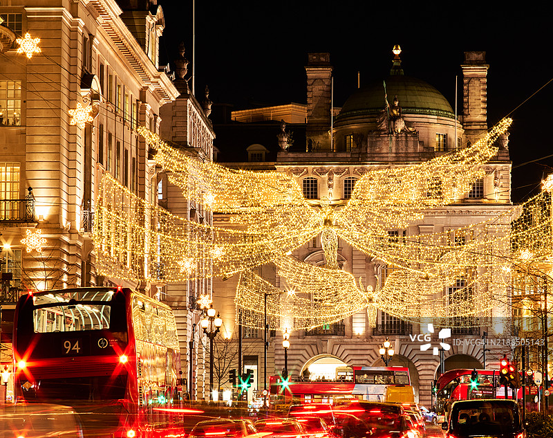 伦敦圣诞节的繁忙街道图片素材