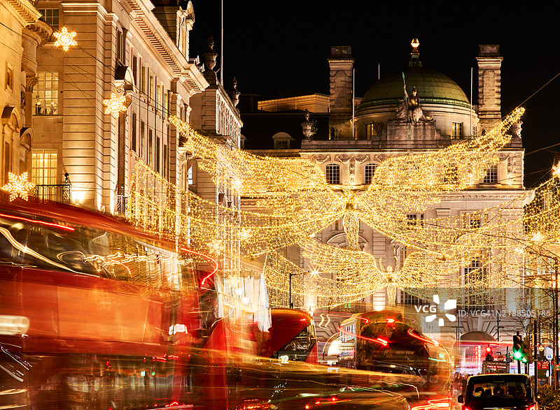 伦敦圣诞节的繁忙街道图片素材