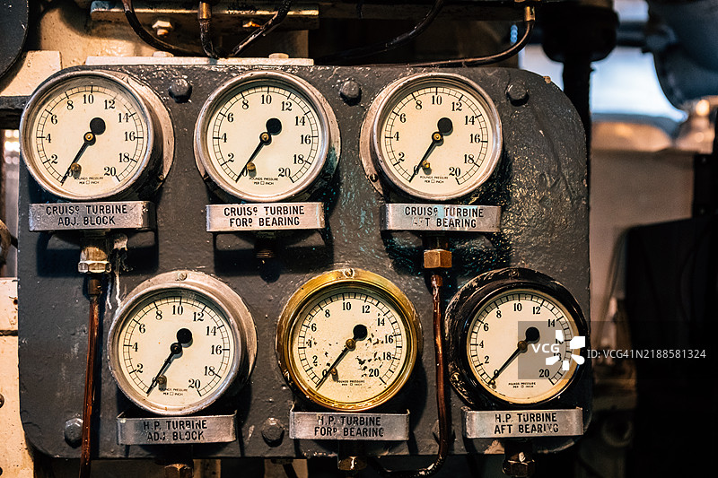 带有黄铜管的压力表图片素材