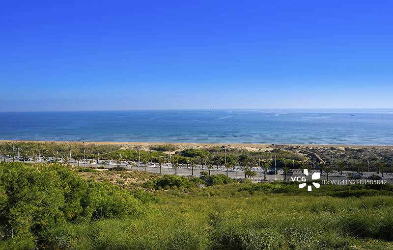 西班牙阿利坎特科斯塔布兰卡的埃尔切（Elche Elx）太阳海滩的鸟瞰图图片素材
