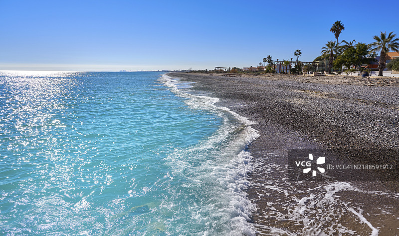 西班牙卡斯特利翁的阿尔梅纳拉海滩，位于地中海沿岸图片素材