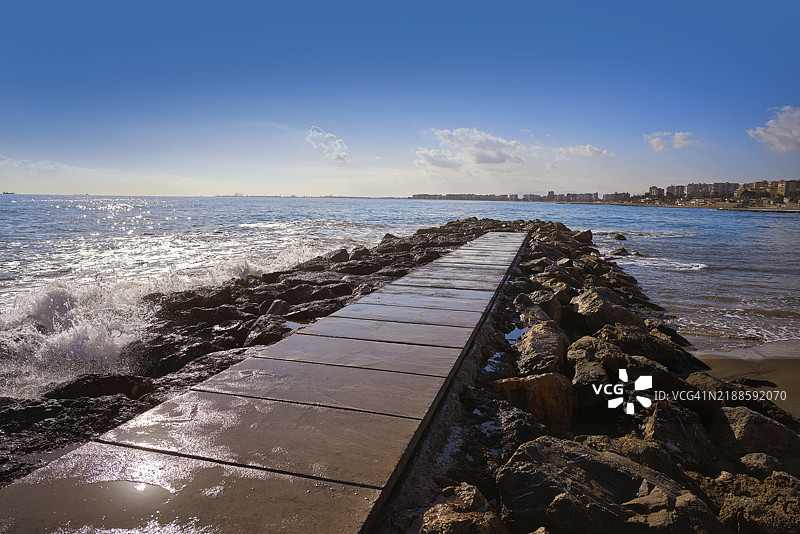 西班牙卡斯特利翁的贝尼卡西姆防波堤图片素材