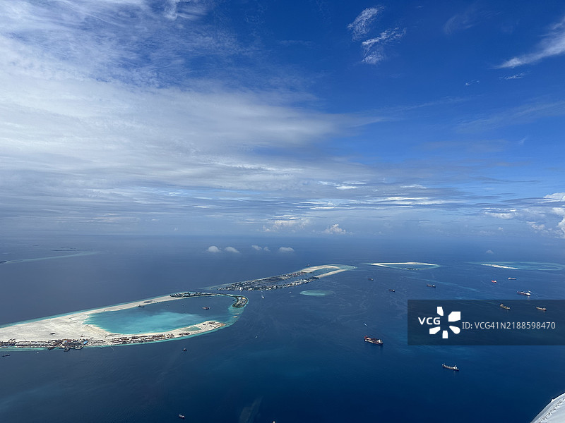 海洋与天空的鸟瞰图图片素材