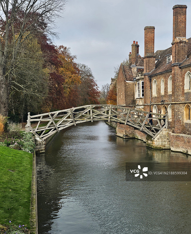 英国剑桥郡河上的桥梁景观图片素材