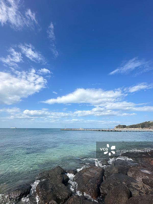 维多利亚州晨顿半岛的晴朗蓝天，波特西，澳大利亚图片素材