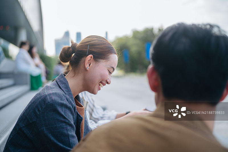 他们将一起开始一项业务。图片素材