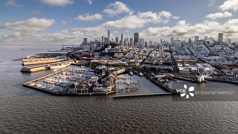 从39号码码头俯瞰旧金山市中心图片素材