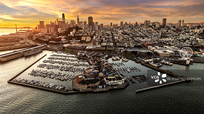 从39号码码头俯瞰旧金山市中心图片素材