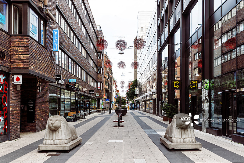 瑞典斯德哥尔摩的女王街购物街图片素材