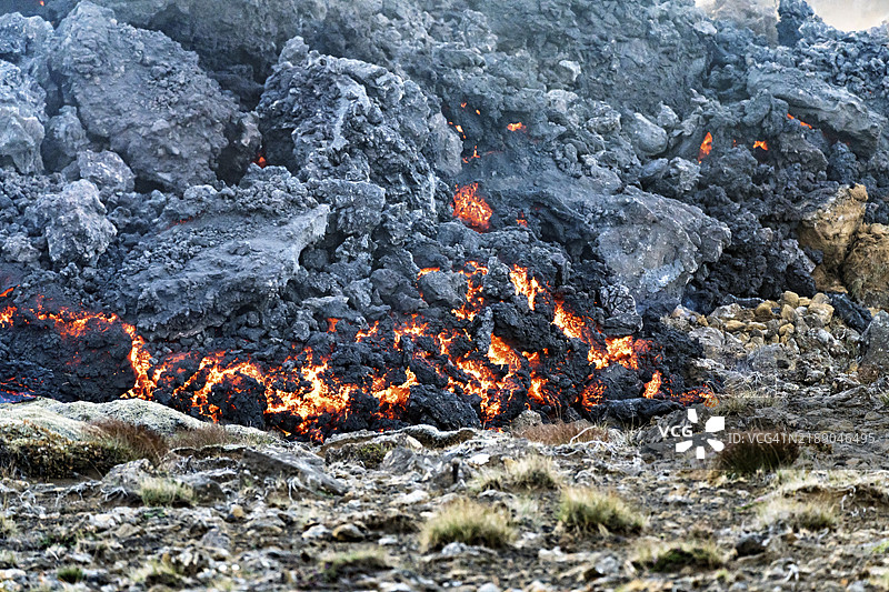 火山喷发期间发光的熔岩，格林达维克，苏尔纳斯，冰岛，欧洲图片素材