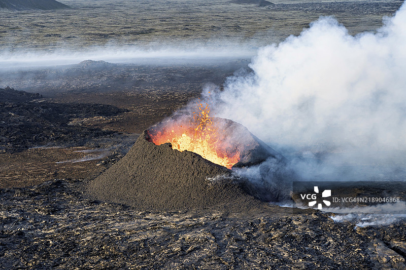 冰岛南部格林达维克的火山喷发图片素材