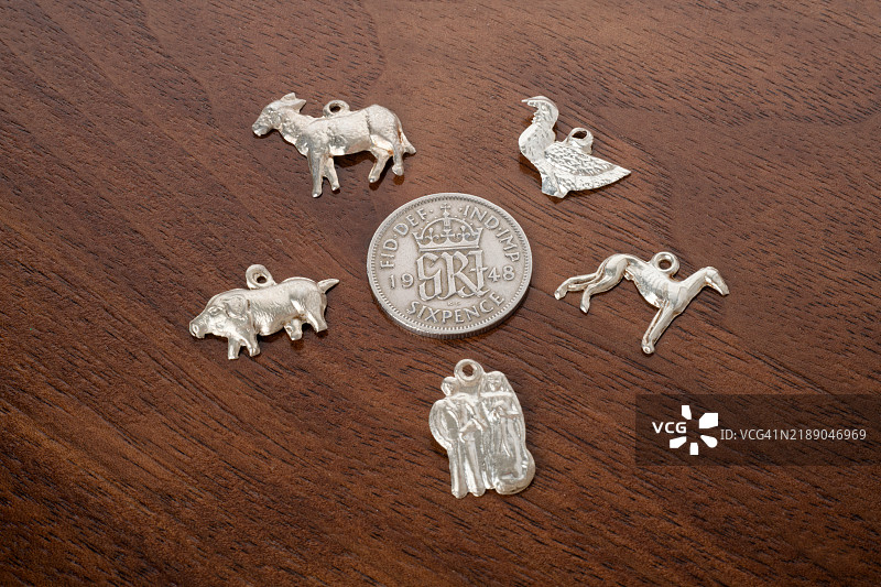 银色圣诞布丁饰品图片素材