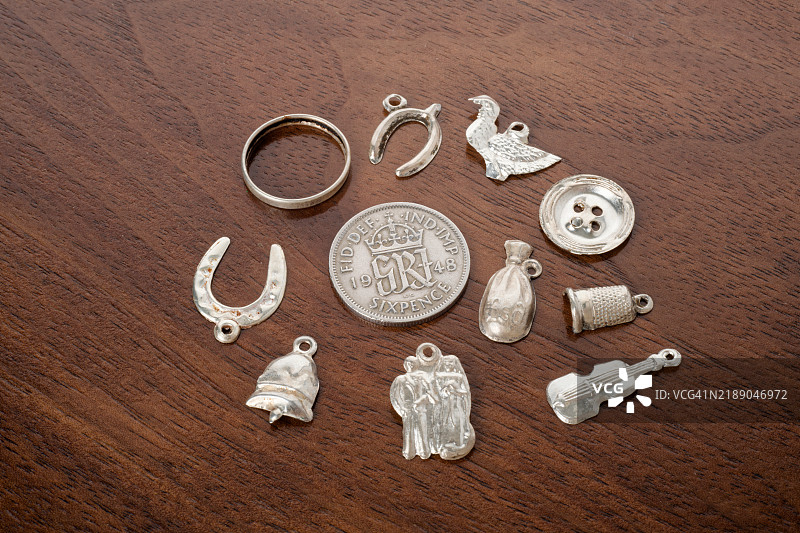 银色圣诞布丁饰品图片素材