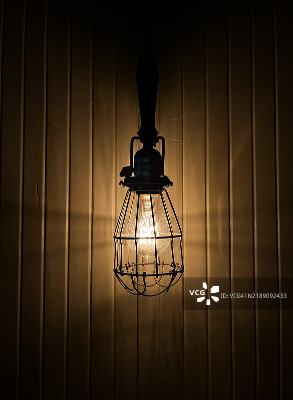 墙上的复古灯具图片素材