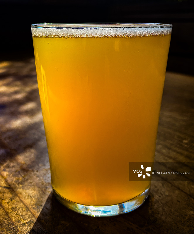 一品脱手工啤酒图片素材