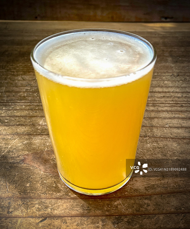 一品脱手工啤酒图片素材