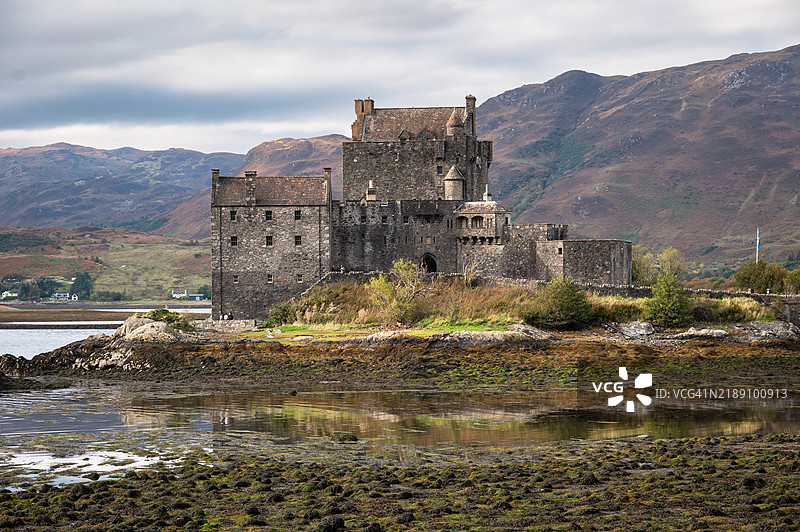 苏格兰多尼的艾琳多南城堡在低潮时。图片素材