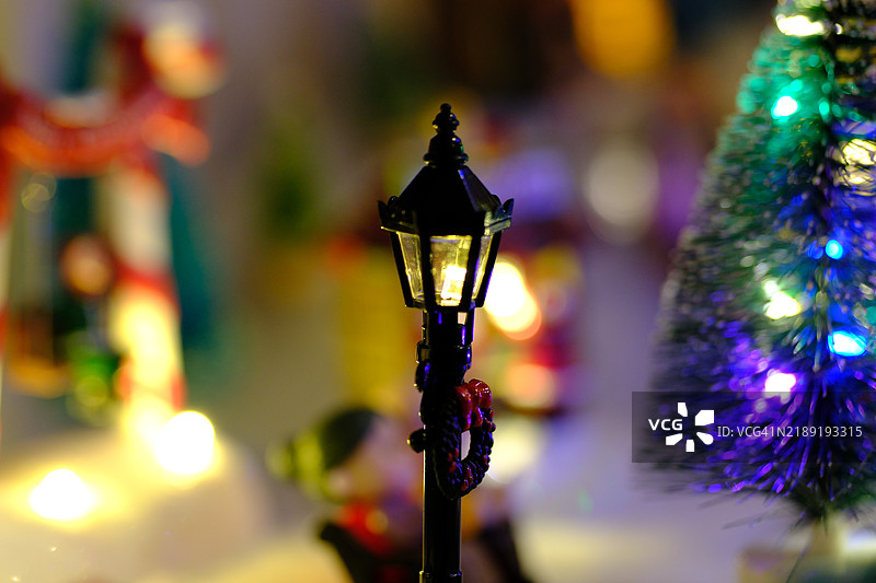 圣诞村庄和装饰特写图片素材