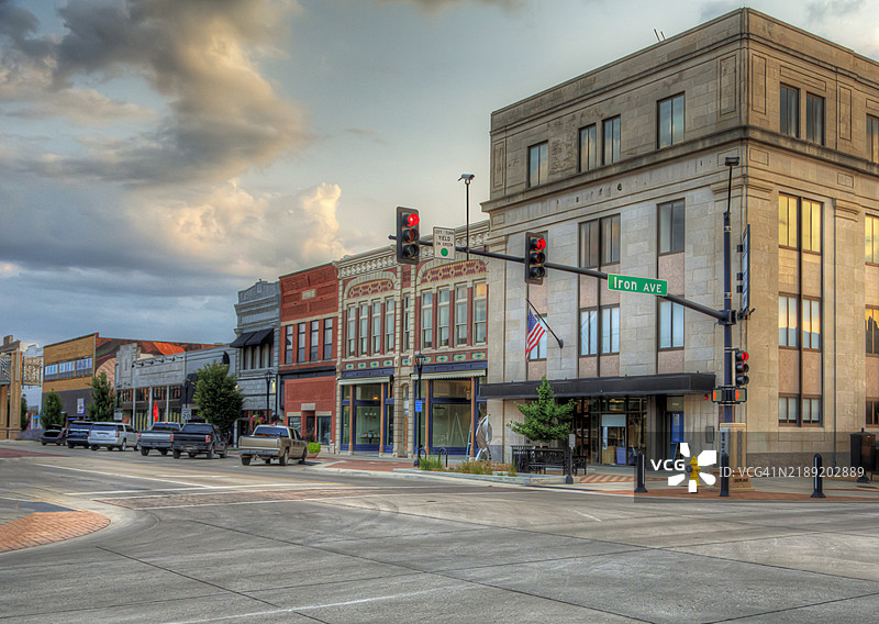 堪萨斯州萨利纳市中心街角图片素材