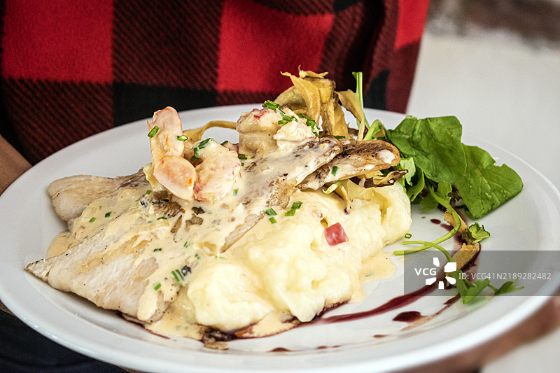 鱼。鳕鱼片配土豆泥。图片素材