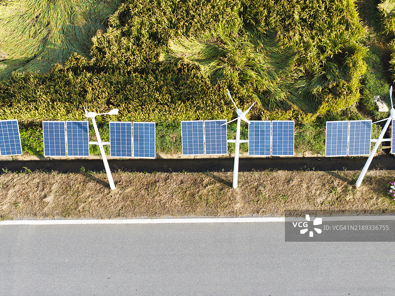 农田路边的太阳能监测图片素材