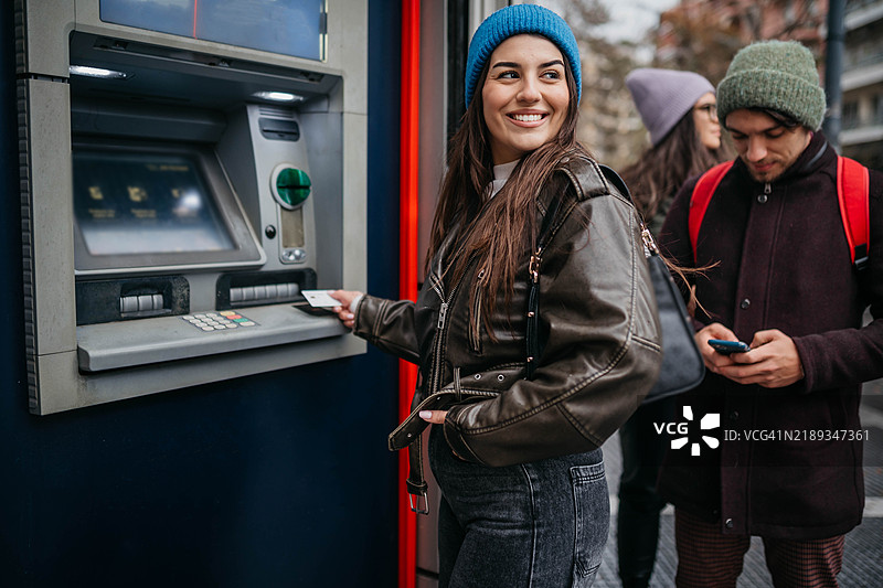 捡起现金图片素材